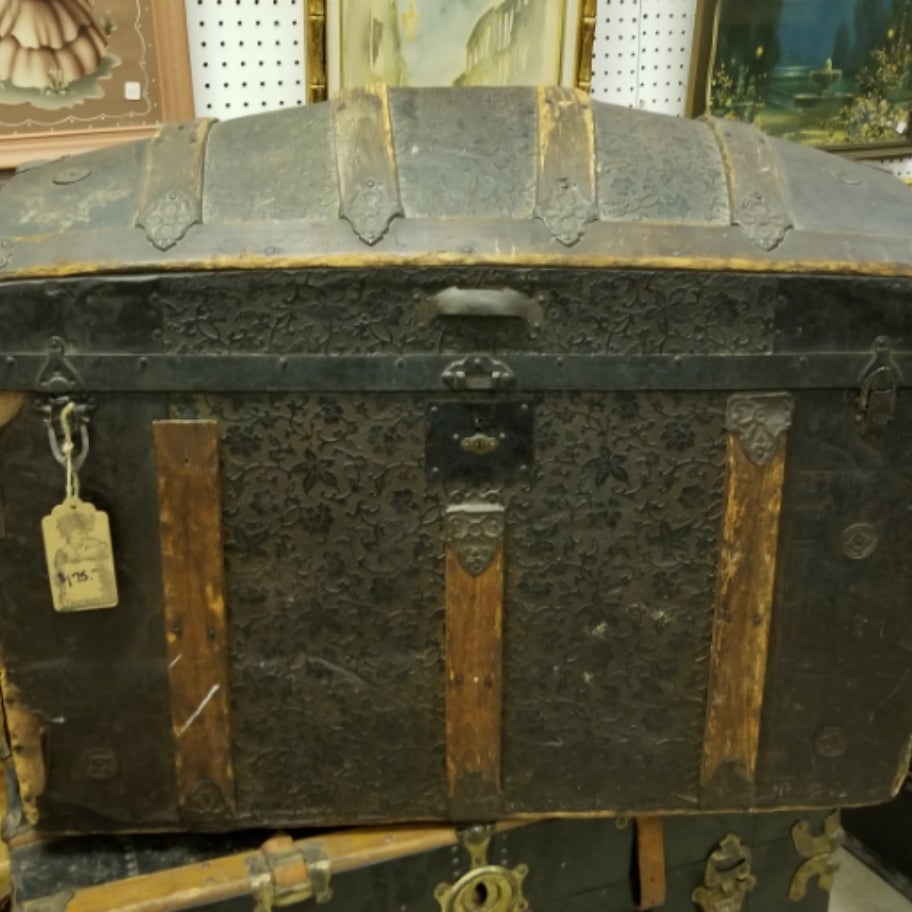 Vintage selling Camel back trunk